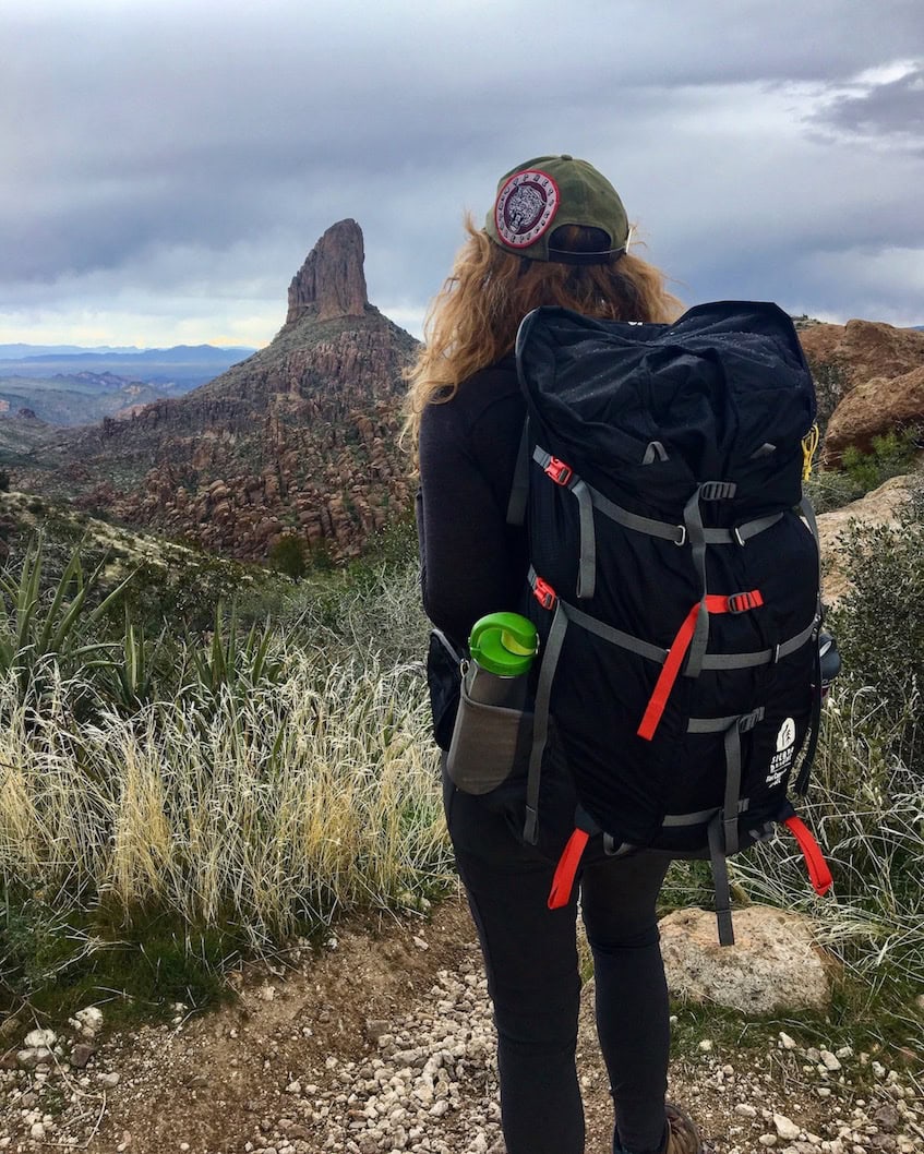 SIERRA DESIGNS BEAR PEAK 2024 HYDRATION BACKPACK & ADJUSTABLE TREKKING POLES